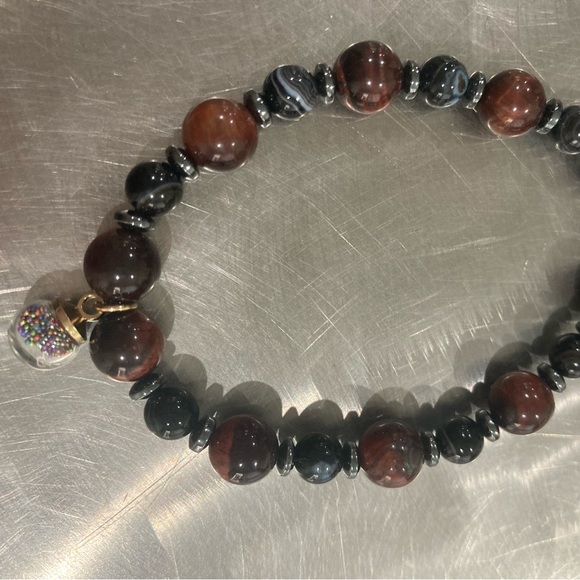 Jewelry - red cats eye elastic beaded bracelet